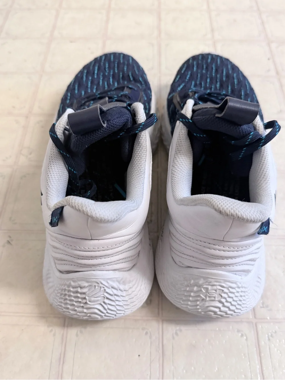 Under Armour Curry Navy Blue Low-Top Basketball Shoes Flow 9 Size: 8
